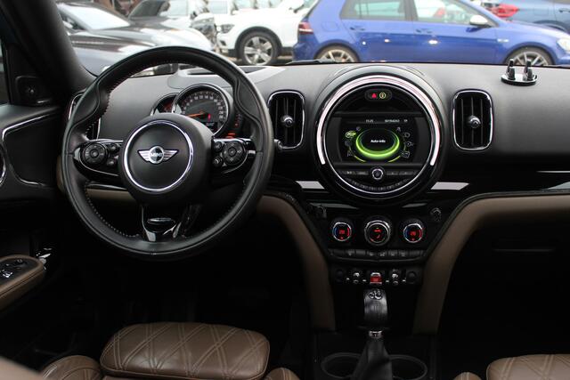 Mini COUNTRYMAN Mini 2.0 Cooper D Chili / Trekhaak / Panoramadak / Head-up / Leder / Harman Kardon / 18'' / Navigatie / Keyless / Cruise Control