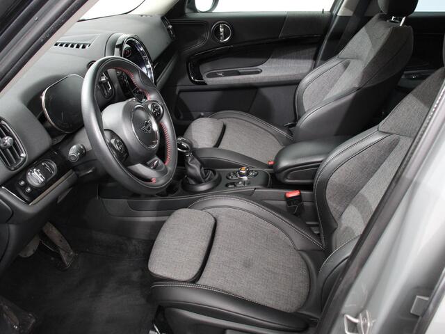 Mini COUNTRYMAN Mini 1.5 Cooper S E Business Automaat ALL4 PHEV Navigatie Parkeer sensoren Keyless start Lichtmetalen velgen Bluetooth