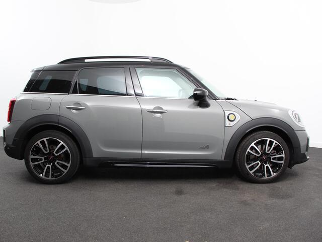 Mini COUNTRYMAN Mini 1.5 Cooper S E Business Automaat ALL4 PHEV Navigatie Parkeer sensoren Keyless start Lichtmetalen velgen Bluetooth