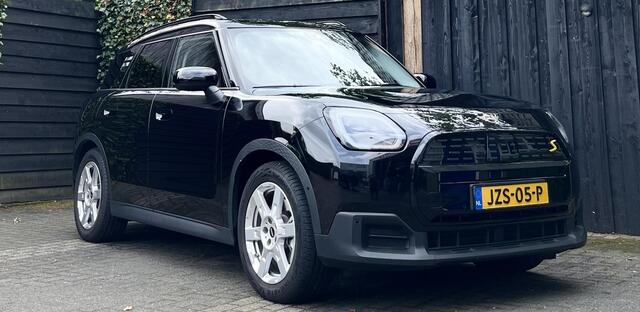 Mini COUNTRYMAN Mini SE ALL4 Favoured M 66.5 kWh 2024 - 312 PK PANO+HUD+STUUR/STOELVRWRMNG