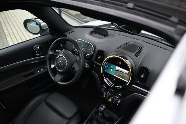 Mini COUNTRYMAN Cooper S E ALL4 Essence / Panoramadak / Comfortstoelen / Comfort Access / Achteruitrijcamera / Harman-Kardon / Head-Up / Elek. stoelen