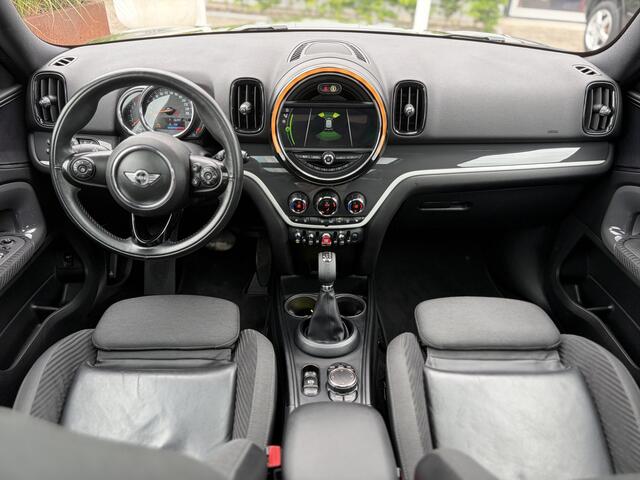 Mini COUNTRYMAN 2.0 Cooper S ALL4 Chili 192pk | Apple Carplay/Android Auto | Elektrisch glazen panorama-dak | Lichtmetalen velgen 19" | Navigatiesysteem full map | Parkeersensor voor en achter | Voorstoelen verwarmd | Dealer onderhouden!