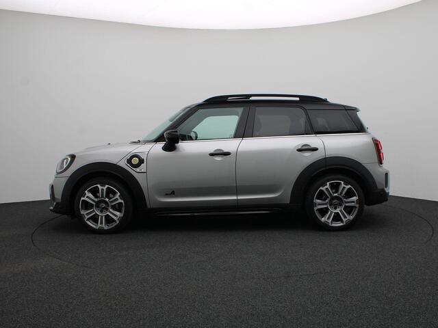 Mini COUNTRYMAN Cooper S E ALL4 Classic + Essence Pack + Panoramdak + Elektrisch Verstelbare Sportstoelen + Harman Kardon + 19''