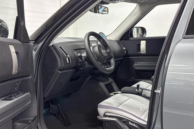 Mini COUNTRYMAN Electric E Classic | Glazen Panoramadak | Stuurwielverwarming | Achterruitrijcamera |