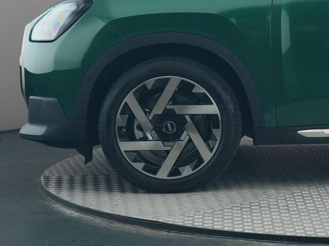 Mini COUNTRYMAN 1.5 C Favoured 156 pk | Pakket M | Panoramadak | Stoelverwarming | Comfort Access |