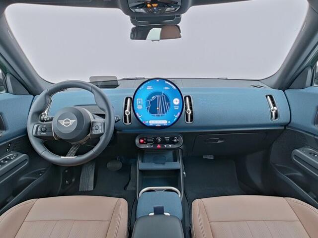 Mini COUNTRYMAN 1.5 C Favoured 156 pk | Pakket M | Panoramadak | Stoelverwarming | Comfort Access |