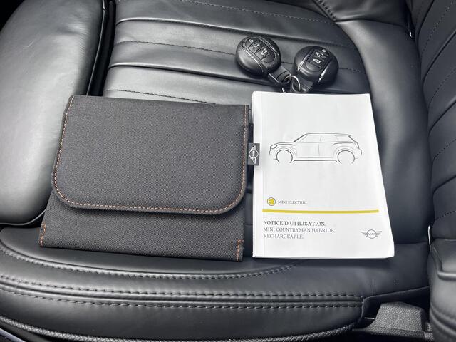 Mini COUNTRYMAN 1.5 Cooper S E ALL4 MINI Yours Automaat / PHEV / Dealer onderhouden / Leder / Schuifdak / Elektrische stoelen & klep / Harman Kardon / Adaptieve CC / HUD / Achteruitrijcamera / Parkeer assistent / Apple Carplay Android / 19" LM wielen /