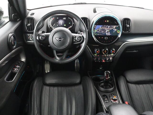 Mini COUNTRYMAN 2.0 Cooper S Hammersmith | Panoramadak | Carplay | Camera | Harmon Kardon | Leder | Stoel verwarming | Elektrische kofferbak | Digital cockpit | Keyless | Cruise control | Climate control