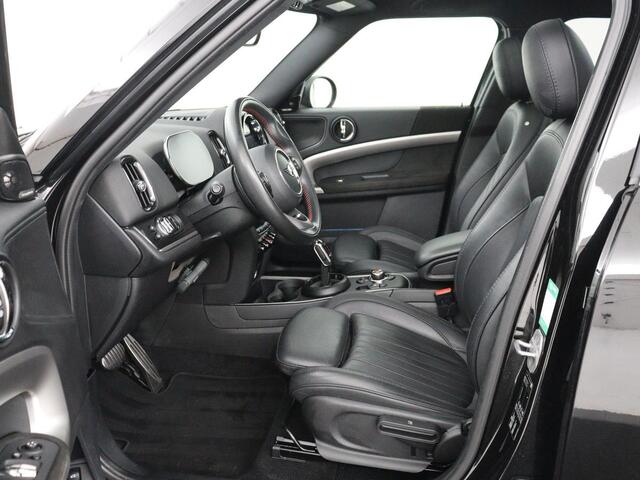 Mini COUNTRYMAN 2.0 Cooper S Hammersmith | Panoramadak | Carplay | Camera | Harmon Kardon | Leder | Stoel verwarming | Elektrische kofferbak | Digital cockpit | Keyless | Cruise control | Climate control