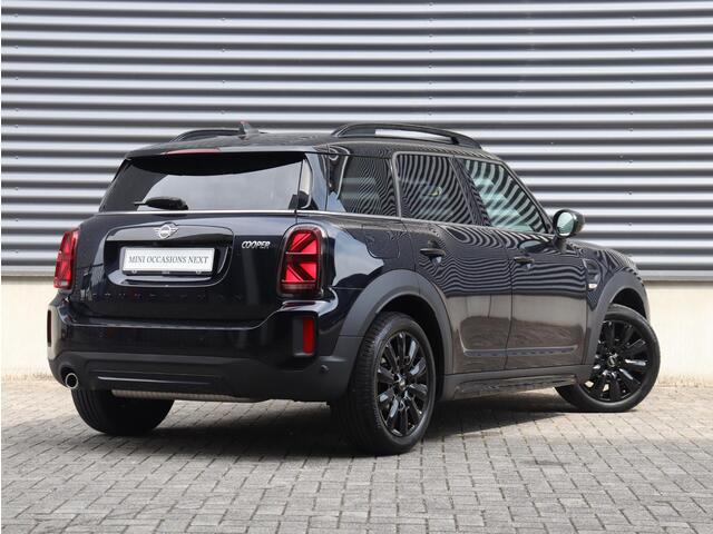Mini COUNTRYMAN Cooper | Chili + Camera + Comfort Access + LED Koplampen + Getint Glas + Smartphone Integratie + Verwarmde Voorruit + 18" Pin Spoke zwart