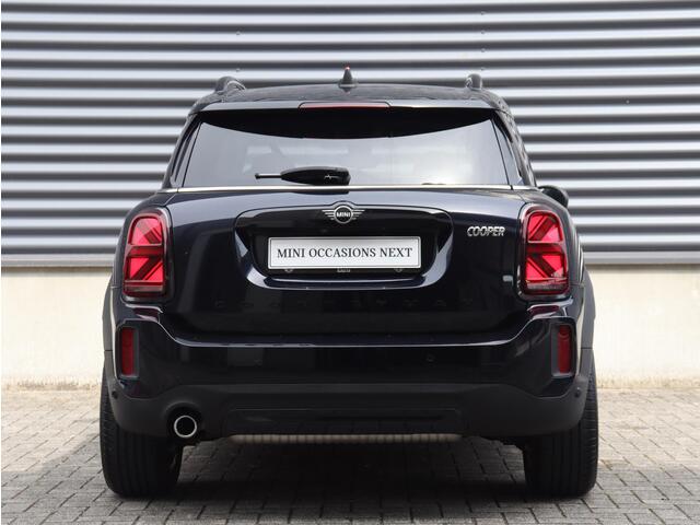 Mini COUNTRYMAN Cooper | Chili + Camera + Comfort Access + LED Koplampen + Getint Glas + Smartphone Integratie + Verwarmde Voorruit + 18" Pin Spoke zwart