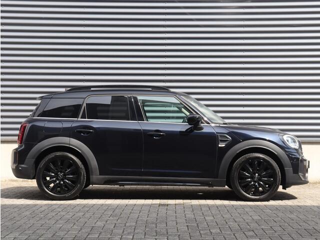 Mini COUNTRYMAN Cooper | Chili + Camera + Comfort Access + LED Koplampen + Getint Glas + Smartphone Integratie + Verwarmde Voorruit + 18" Pin Spoke zwart