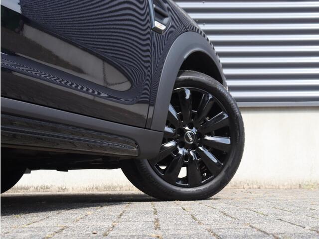 Mini COUNTRYMAN Cooper | Chili + Camera + Comfort Access + LED Koplampen + Getint Glas + Smartphone Integratie + Verwarmde Voorruit + 18" Pin Spoke zwart