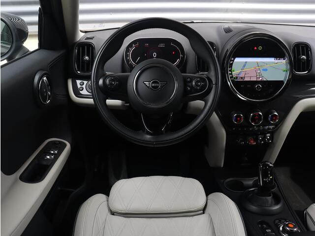 Mini COUNTRYMAN Cooper | Chili + Camera + Comfort Access + LED Koplampen + Getint Glas + Smartphone Integratie + Verwarmde Voorruit + 18" Pin Spoke zwart