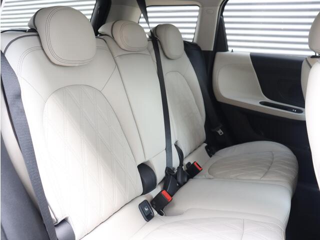 Mini COUNTRYMAN Cooper | Chili + Camera + Comfort Access + LED Koplampen + Getint Glas + Smartphone Integratie + Verwarmde Voorruit + 18" Pin Spoke zwart