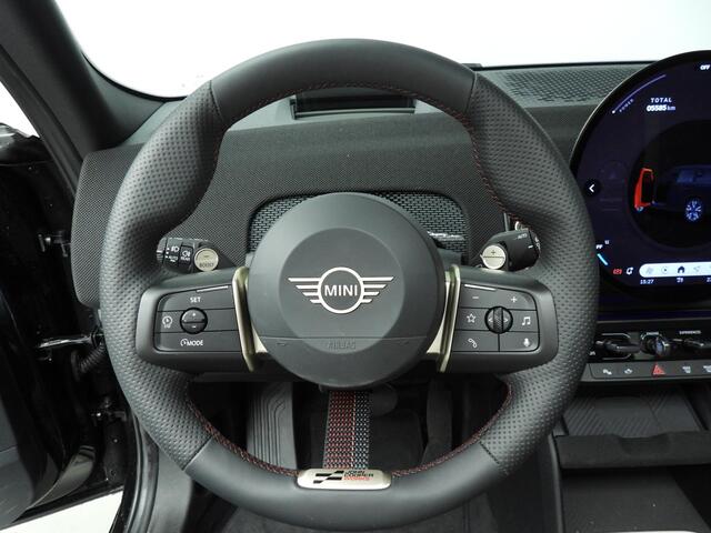Mini COUNTRYMAN 1.5 C John Cooper Works L Comfort Access | Panoramadak | Driving Assistant Plus | Harman Kardon | Head-Up | Trekhaak | Stuurwielrand verwarmd
