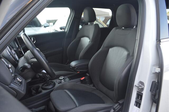 Mini COUNTRYMAN Cooper Chili Automaat / Panoramadak / Head-up / Harman-Kardon / 18"LM-velgen / Comfort Acces / Navigatie