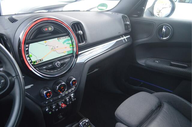Mini COUNTRYMAN Cooper Chili Automaat / Panoramadak / Head-up / Harman-Kardon / 18"LM-velgen / Comfort Acces / Navigatie