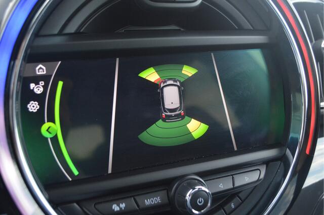 Mini COUNTRYMAN Cooper Chili Automaat / Panoramadak / Head-up / Harman-Kardon / 18"LM-velgen / Comfort Acces / Navigatie