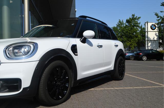 Mini COUNTRYMAN Cooper Chili Automaat / Panoramadak / Head-up / Harman-Kardon / 18"LM-velgen / Comfort Acces / Navigatie