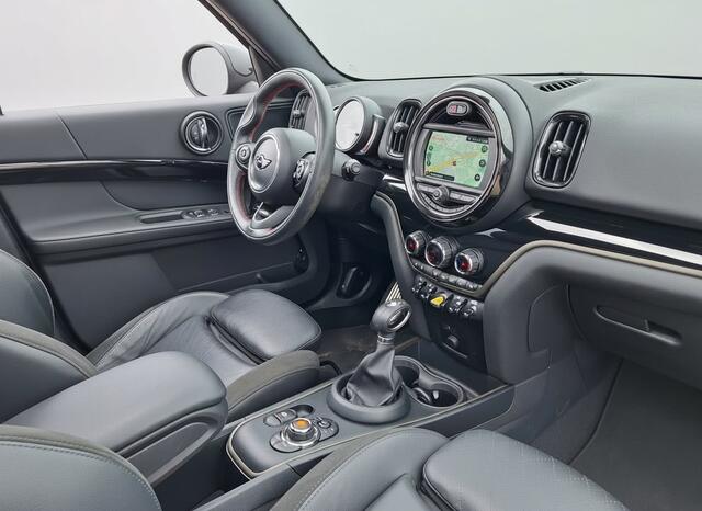 Mini COUNTRYMAN 1.5 Cooper S E ALL4 Salt John Cooper Works | Panoramadak | Stoelverwarming | Cruise Control | Apple Carplay | Navigatie | Parkeersensoren | Climate Control | Leer | Mini Driving Modes |