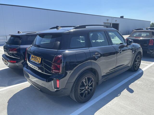 Mini COUNTRYMAN Cooper | Panorama | 18" JCW | Piano Black Exterior | Camera | Picnic bench