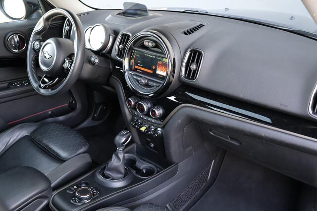 Mini COUNTRYMAN 2.0 Cooper SE ALL4 | CRUISE CONTROL | HEAD UP | ELEKTRISCHE ACHTERKLEP | PANORRAMADAK | ACHTERUITRIJCAMERA | APPLE CARPLAY | VOLLEDEREN BEKLEDING |