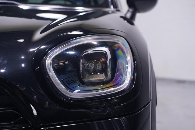 Mini COUNTRYMAN Cooper SE ALL4 Classic Trim SOH 94% Apple Carplay Navi Verwarmde sportstoelen lederen bekleding Led-verlichting dakrails PDC achter private-glas 2-zone clima-controle grootlicht-assist 17"-lmv cruise-controle private-glas Achteruitrijcamera Grootlicht as