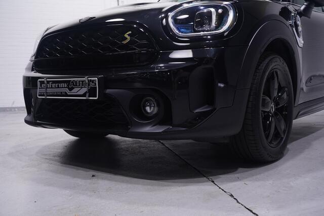 Mini COUNTRYMAN Cooper SE ALL4 Classic Trim SOH 94% Apple Carplay Navi Verwarmde sportstoelen lederen bekleding Led-verlichting dakrails PDC achter private-glas 2-zone clima-controle grootlicht-assist 17"-lmv cruise-controle private-glas Achteruitrijcamera Grootlicht as