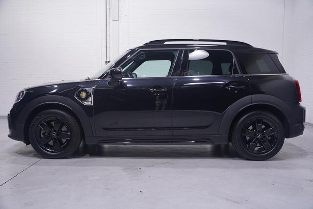 Mini COUNTRYMAN Cooper SE ALL4 Classic Trim SOH 94% Apple Carplay Navi Verwarmde sportstoelen lederen bekleding Led-verlichting dakrails PDC achter private-glas 2-zone clima-controle grootlicht-assist 17"-lmv cruise-controle private-glas Achteruitrijcamera Grootlicht as