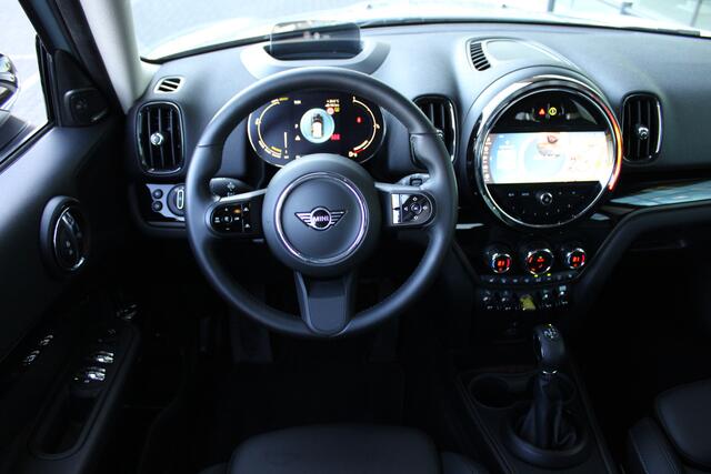 Mini COUNTRYMAN Cooper SE ALL4 Automaat / Panoramadak / Achteruitrijcamera / Comfort Access / Active Cruise Control / Head-Up / LED / Comfortstoelen