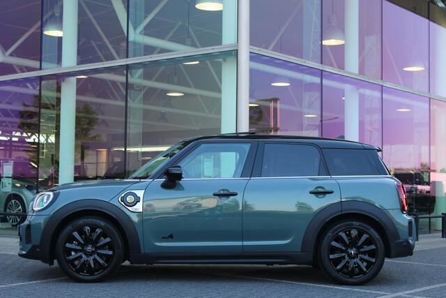 Mini COUNTRYMAN Cooper SE ALL4 Automaat / Panoramadak / Achteruitrijcamera / Comfort Access / Active Cruise Control / Head-Up / LED / Comfortstoelen