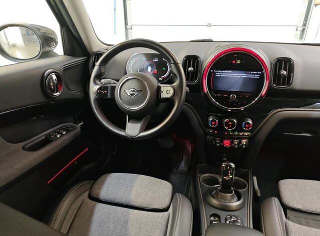 Mini COUNTRYMAN 1.5 136PK Automaat Cooper Classic / Trekhaak / Pdc+Camera / 1/2 Leder / Navigatie / Airco-ecc. / Radio multimedia