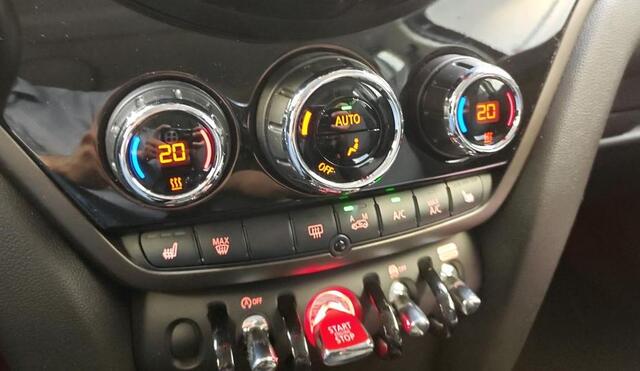 Mini COUNTRYMAN 1.5 136PK Automaat Cooper Classic / Trekhaak / Pdc+Camera / 1/2 Leder / Navigatie / Airco-ecc. / Radio multimedia