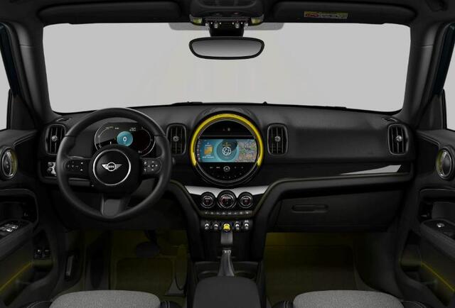 Mini COUNTRYMAN Cooper S E ALL4 Active Cruise Control - Visibility -Package - Elektrisch verstelbare/verwarmde stoelen - Comfort acces - Getinte ruiten - Achteruitrijcamera - LED mistlampen -