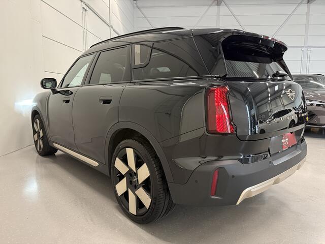 Mini COUNTRYMAN 1.5 C JCW Favoured PANO/20"/JCW DARK-PETROL LEER SP.STOEL/H&K/STANDKACHEL/HEAD-UP/360CAMERA/OLED-SCHERM/ACC/KEYLESS/DRIVING ASS.PLUS/FABRIEKS-GARANTIE T/M 07-2027