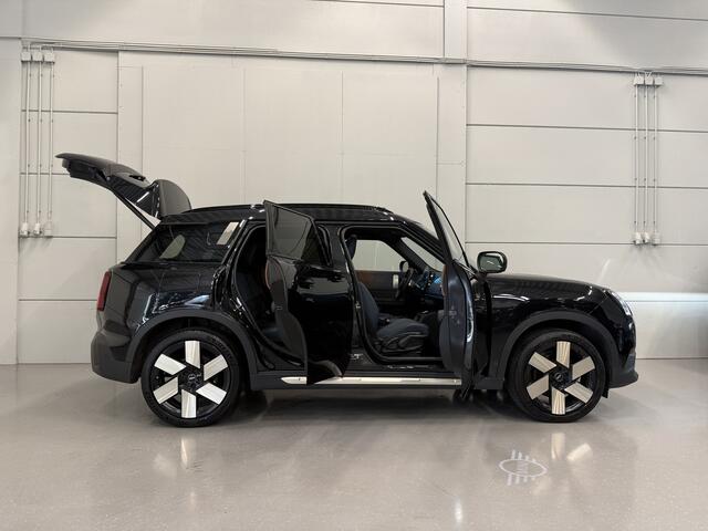 Mini COUNTRYMAN 1.5 C JCW Favoured PANO/20"/JCW DARK-PETROL LEER SP.STOEL/H&K/STANDKACHEL/HEAD-UP/360CAMERA/OLED-SCHERM/ACC/KEYLESS/DRIVING ASS.PLUS/FABRIEKS-GARANTIE T/M 07-2027