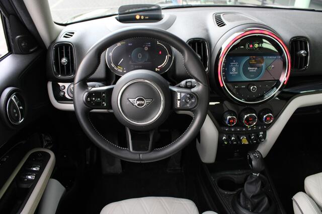 Mini COUNTRYMAN Cooper S E ALL4 Classic Automaat / Panoramadak / Comfortstoelen / Comfort Access / Active Cruise Control / Harman-Kardon / Head-Up