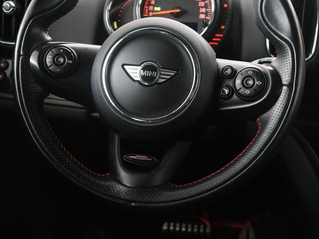 Mini COUNTRYMAN 1.5 Cooper S E ALL4 Chili | Panoramadak | Half leder | Cruise control | Head-up | Stoelverwarming | Harman/Kardon | Camera | Park assist | Elektrische achterklep