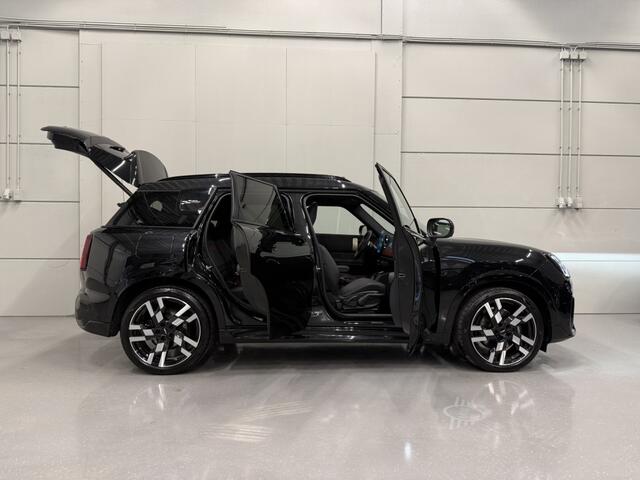 Mini COUNTRYMAN 1.5 C JCW XL BLACK PANO/H&K/HEAD-UP/20"/JCW-LEER SPORTST./OLED-SCHERM/JCM-REMMEN/ADAPTIVE-ONDERSTEL/LED/360CAMERA/ACC/KEYLESS/DRIVING ASS.PLUS/BLACK-PACK/FABRIEKS-GARANTIE T/M 03-2028/NET GROTE OH BEURT GEHAD B