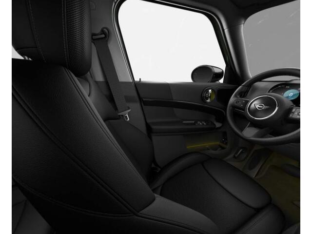 Mini COUNTRYMAN Cooper S E ALL4 Active Cruise Control - Elektrisch verwarmbare/verstelbare stoelen - Comfort acces - Getinte Ruiten - Driving Assistant - Elektrisch inklapbare buitenspiegels -