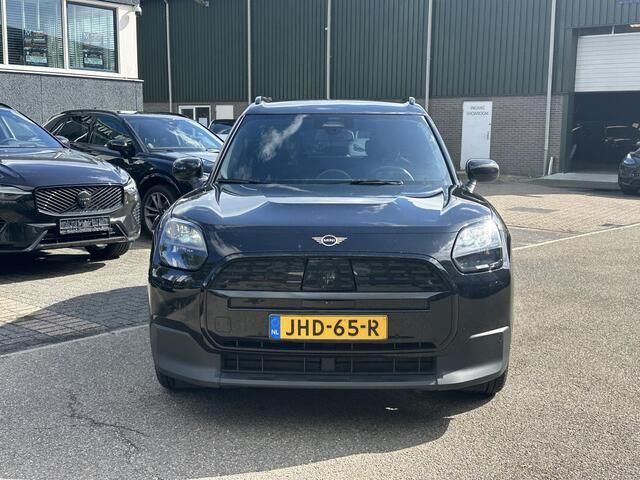 Mini COUNTRYMAN E Blackyard 66.5 kWh SOH 100% | VAN: € 37.900,- VOOR: € 35.877,- UW HERFSTVOORDEEL: € 2.023,- | HEAD UP DISPAY | ACHTERUIT RIJ CAMERA | STOELVERWARMING | FABRIEKS GARANTIE 10-2028
