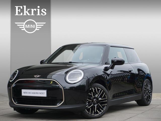 Mini Electric 3-deurs Cooper SE Favoured Pakket M / Panoramadak / 18" LMV / Head-Up Display / Achteruitrijcamera