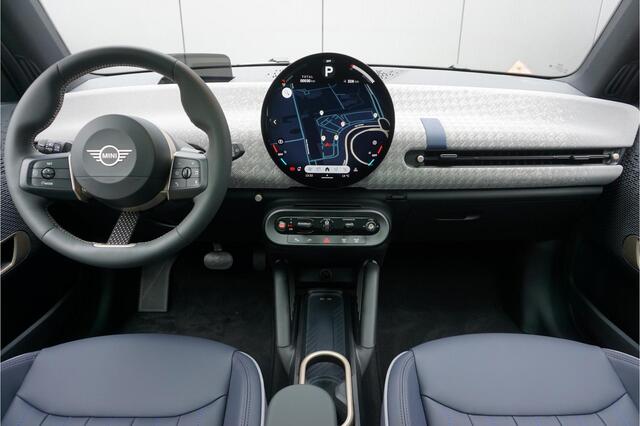 Mini Electric 3-deurs Cooper SE Favoured Pakket M / Panoramadak / 18" LMV / Head-Up Display / Achteruitrijcamera