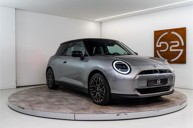 Mini Electric Mini Cooper SE Favoured 54.2 kWh 218PK NIEUW | Pakket XL | Harman/Kardon | Pano | Sfeer | VOL!