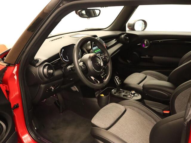 Mini Electric Mini Essential 33 kWh - APPLE CARPLAY/ANDROID AUTO - VOORSTOELEN VERWARMD - HEMELBEKLEDING ZWART - KEYLESS ENTRY/START - CRUISE CONTROL - SPORTSTUUR - FULL-MAP NAVIGATIESYSTEEM