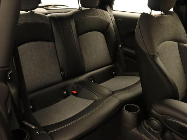 Mini Electric Mini Essential 33 kWh - APPLE CARPLAY/ANDROID AUTO - VOORSTOELEN VERWARMD - HEMELBEKLEDING ZWART - KEYLESS ENTRY/START - CRUISE CONTROL - SPORTSTUUR - FULL-MAP NAVIGATIESYSTEEM