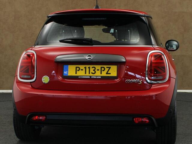 Mini Electric Mini Essential 33 kWh - APPLE CARPLAY/ANDROID AUTO - VOORSTOELEN VERWARMD - HEMELBEKLEDING ZWART - KEYLESS ENTRY/START - CRUISE CONTROL - SPORTSTUUR - FULL-MAP NAVIGATIESYSTEEM