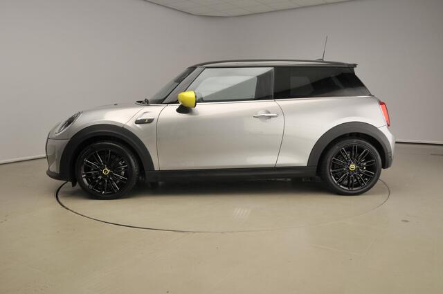 Mini Electric 3-deurs 33kWh | Camden | Premium | Driving Assistant | Sportstoelen | Stoelverwarming