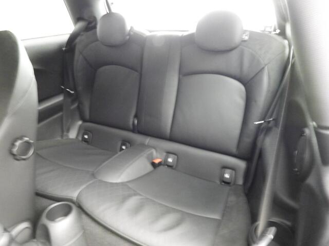 Mini Electric 3-deurs 33kWh | Camden | Premium | Driving Assistant | Sportstoelen | Stoelverwarming